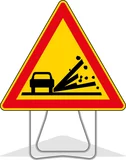 Panneau de signalisation AK22 1000 classe T1 projections de gravillons + PIED - NADIA SIGNALISATION